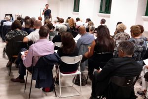 Mario Furlan durante un corso di motivazione e autostima a Milano