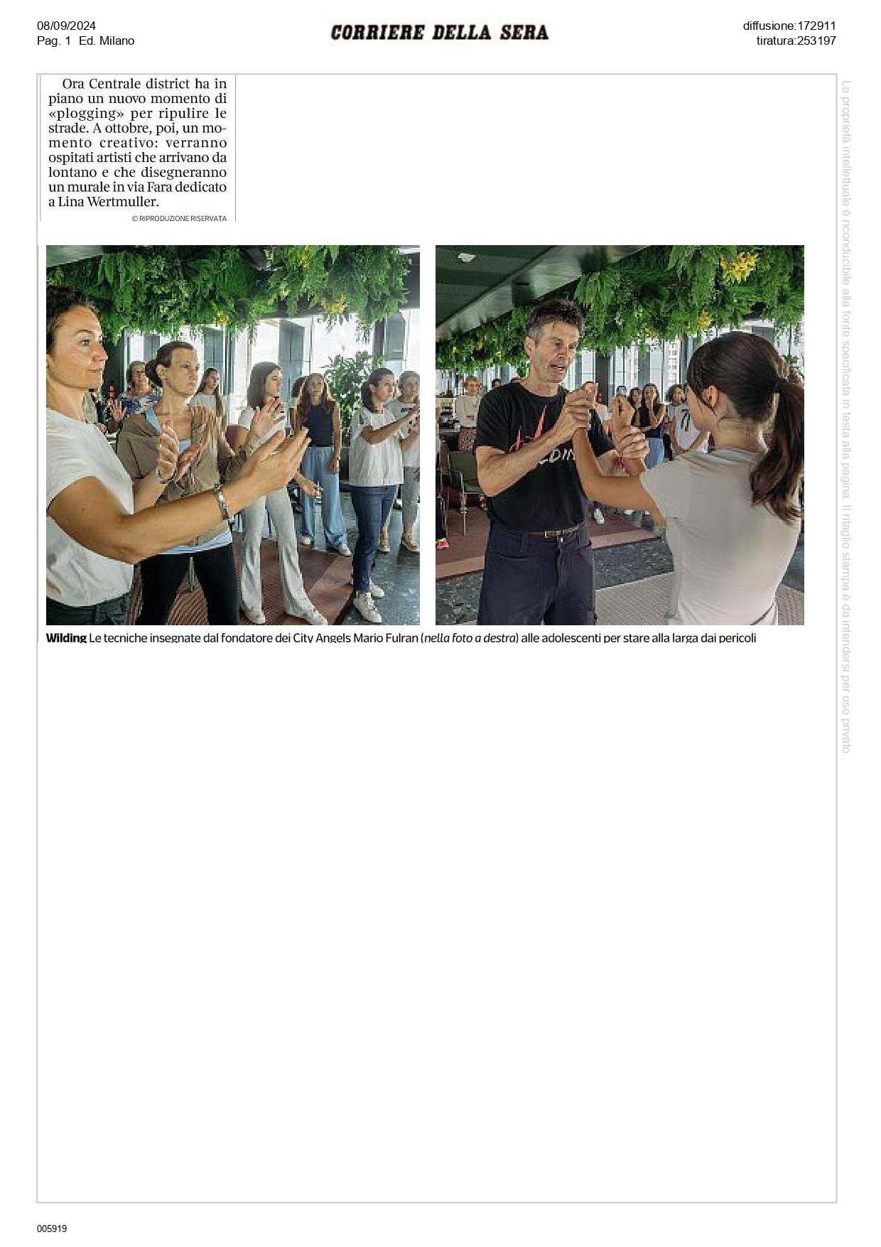 A Milano Mario Furlan tiene lezioni di difesa personale per donne. Il Corriere della Sera dedica due pagine a queste lezioni di autodifesa femminile.